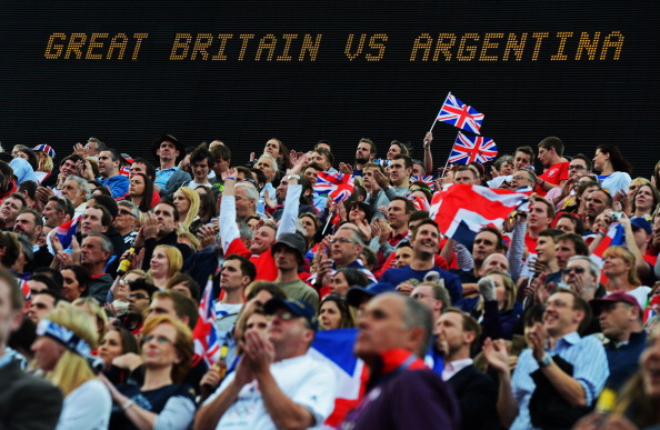 Crowds watch_Team_GB_v_Argentina_London_2012_July_30_2012