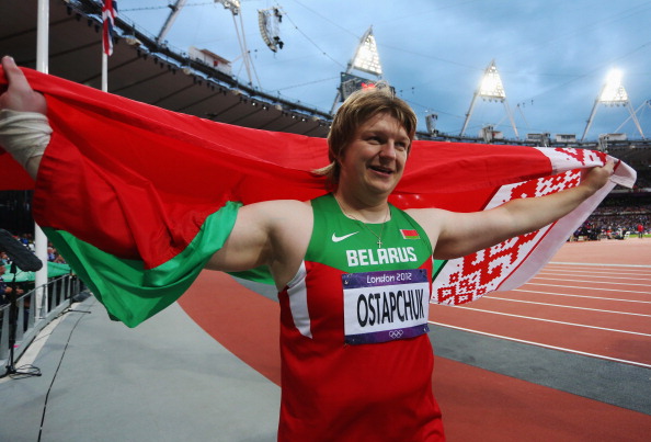 Nadzeya Ostapchuk_London_2012_celebrates_gold_medal